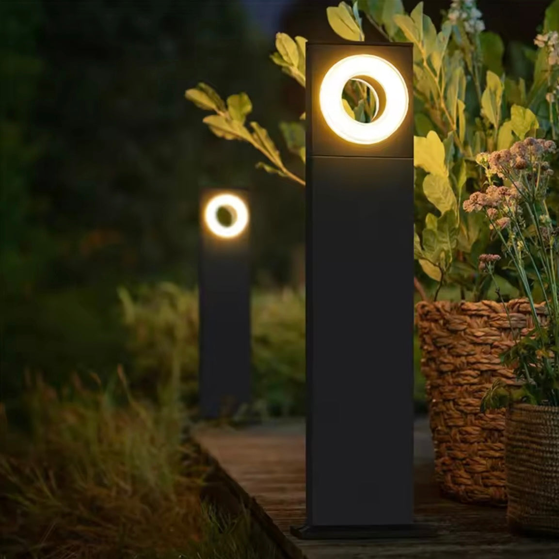 Oculus Bollard solar LED outdoor garden bollard light